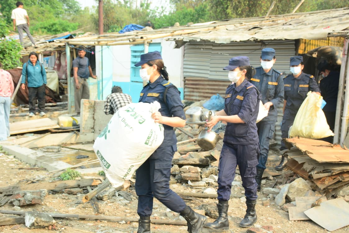 थापाथलीको सुकुम्बासी बस्ती खाली गरियो