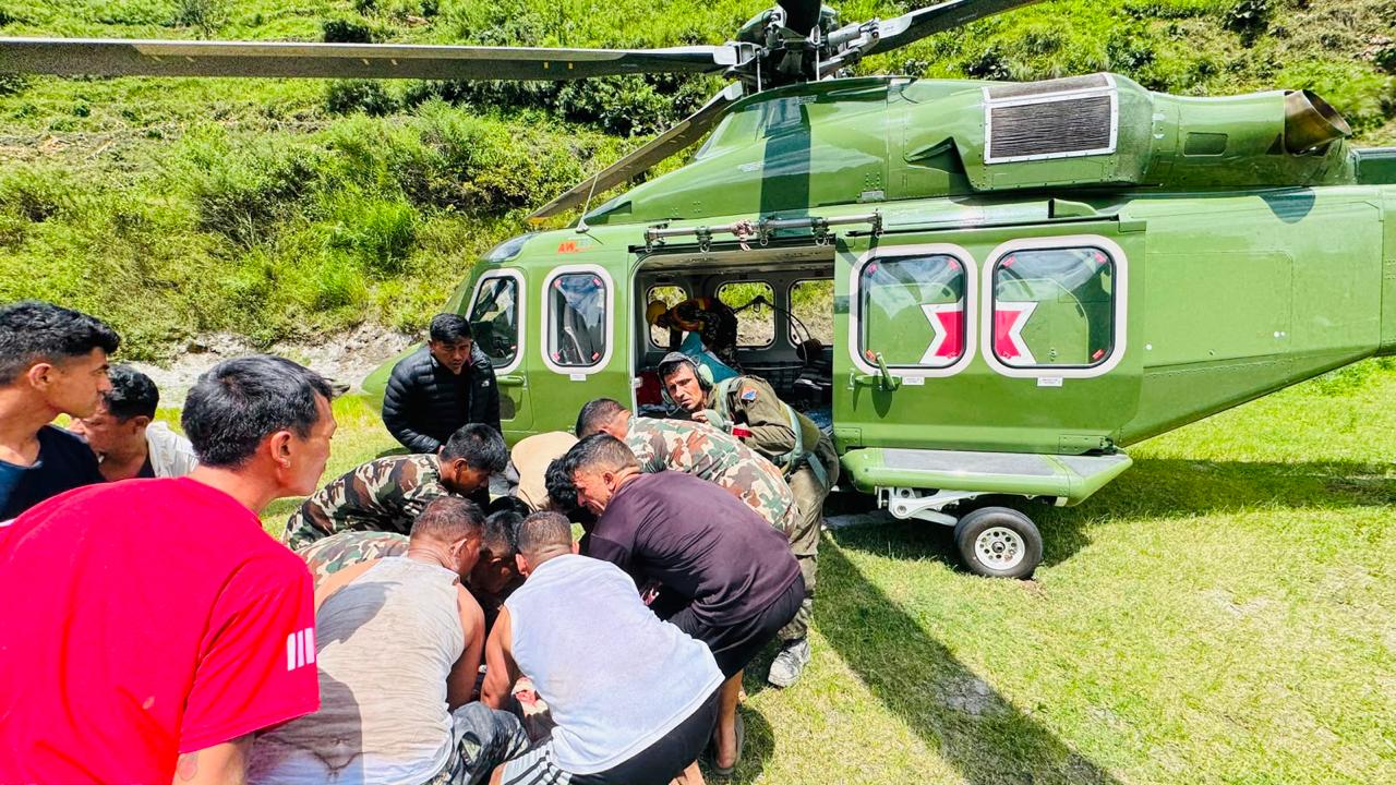 नेपाली सेनाका ५ हेलिकप्टर बिहानैदेखि उद्धारमा परिचालन