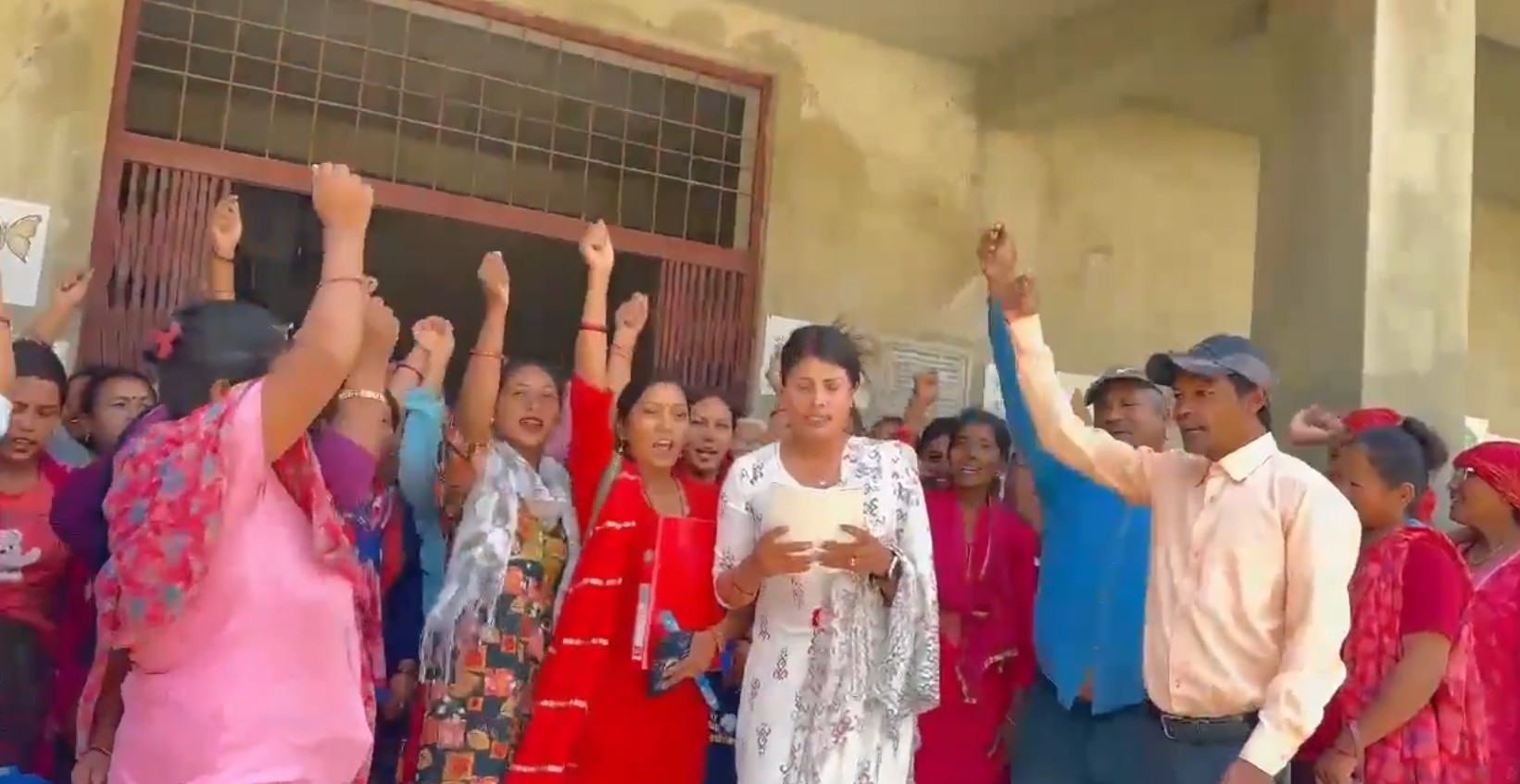 पाल्पामा विद्यालय खोल्न अभिभावक उत्रिए आन्दोलनमा