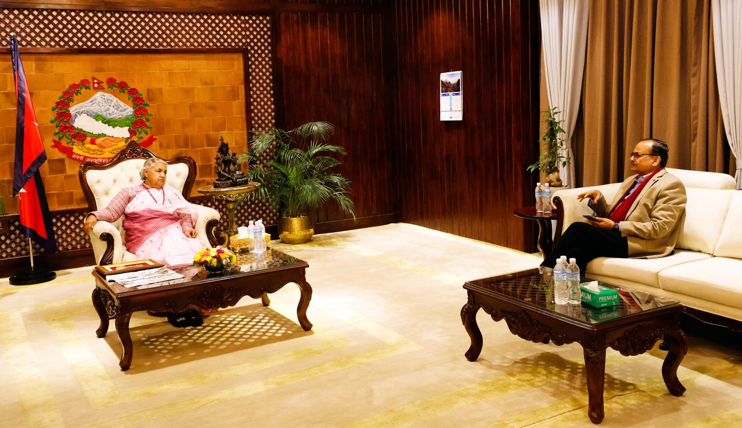 प्रधानमन्त्री कार्कीसँग मधेस प्रदेश प्रमुख लाभको शिष्टाचार भेट