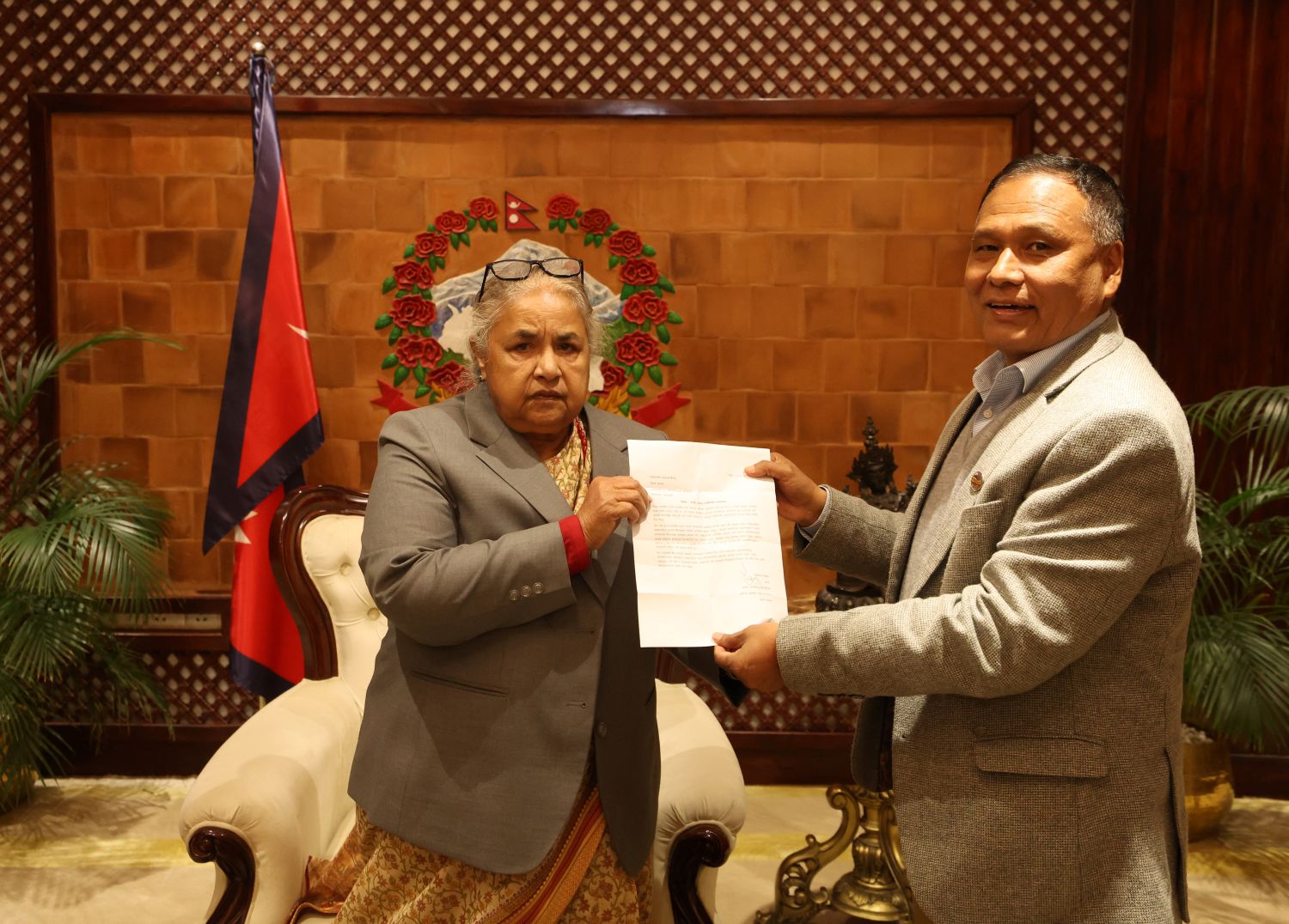 ऊर्जा, भौतिक पूर्वाधार तथा यातायात र सहरी विकास मन्त्रीबाट कुलमान घिसिङद्वारा राजीनामा