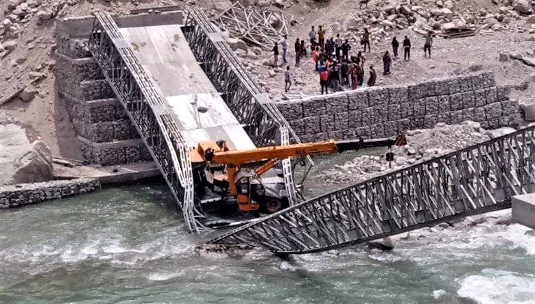 जाजरकोटमा पुल भाँचिदा दुई जनाको मृत्यु