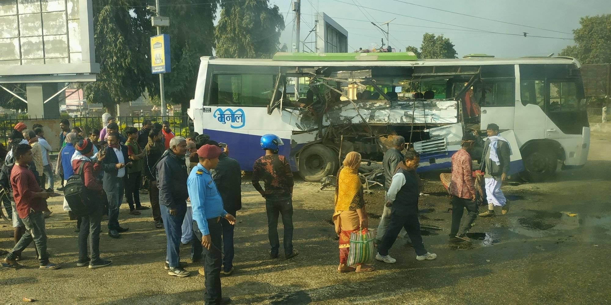 धनुषाको ढल्केवरमा सवारी साधन दुर्घटना हुँदा २ जनाको मृत्यु