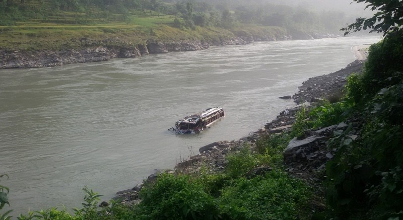 त्रिशुलीमा बस खस्दा मृत्यु हुनेको सङ्ख्या ९ पुग्यो