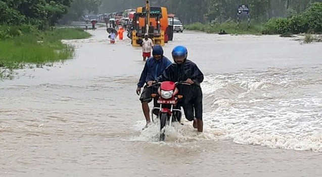 बाढी र पहिरोमा परी १७ जनाको मृत्यु