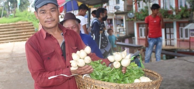 ग्राहक बटुल्दै ओख्रेनीको गान्टे मुला