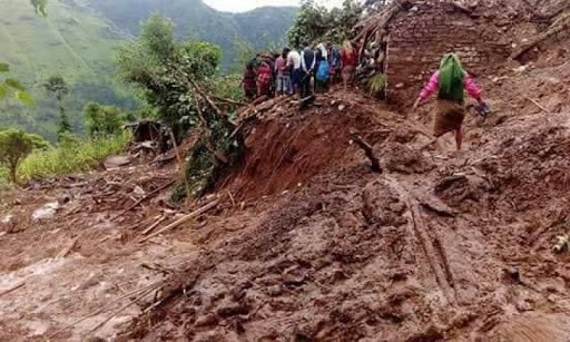 तनहुँमा पहिरो : तीनकोे शव भेटियो, ९ जना बेपत्ता