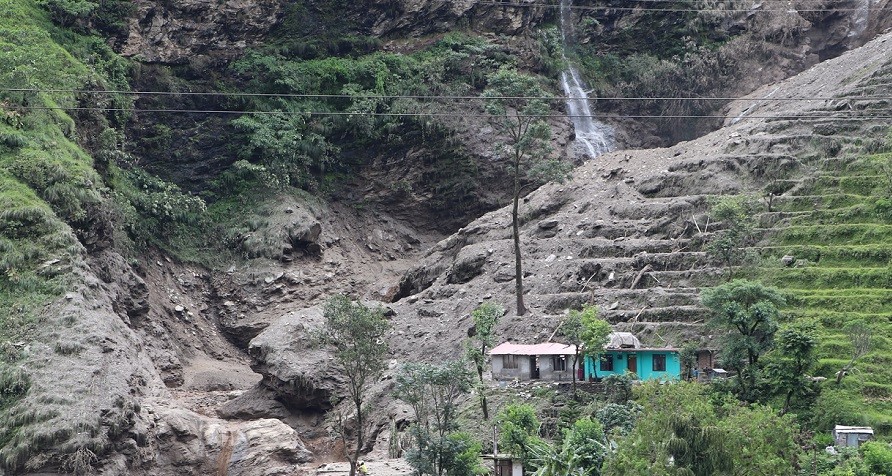 सिन्धुपाल्चोक पहिरोमा हराएकाहरु अझै भेटिएनन्