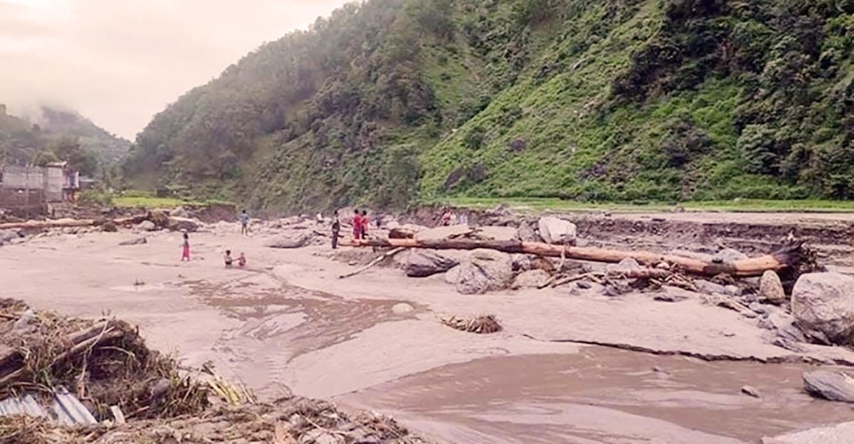 बाढीमा मृत्यु हुनेको संख्या १२ पुग्यो, ४२ जना बेपत्ता