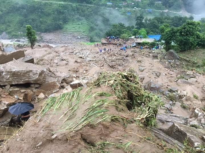 पहिरो- नाैको शव निकालियो, २३ अझै बेपत्ता