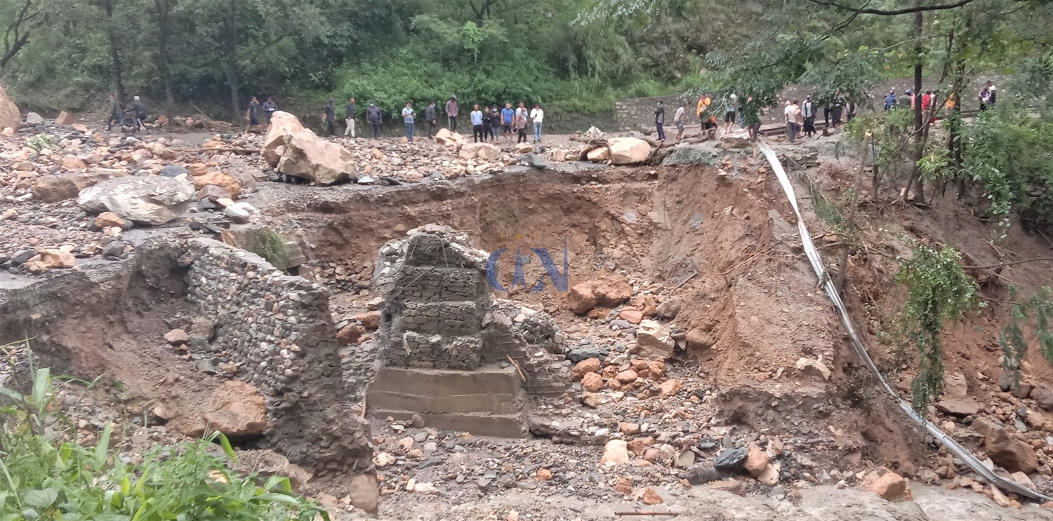 पहिरोमा परी पर्वतमा गएराति ५ जनाको मृत्यु