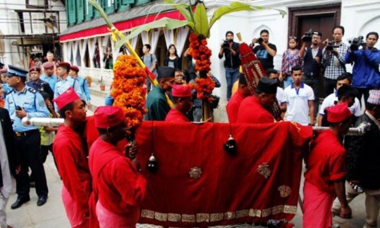 नवरात्रको सातौँ दिन,आज घरघरमा फूलपाती भित्र्याईँदै