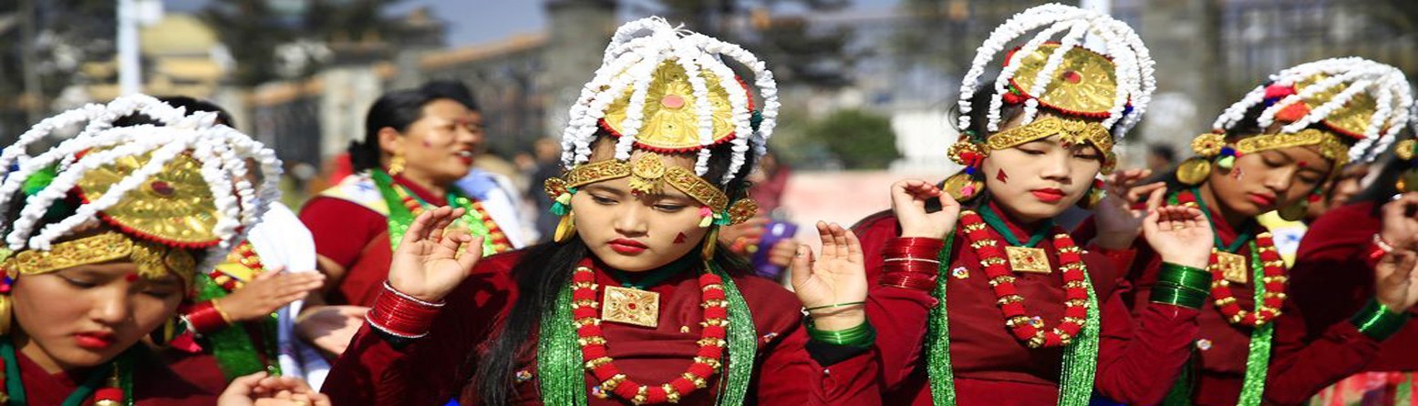 गुरुङ समुदाय ल्होसार मनाउँदै