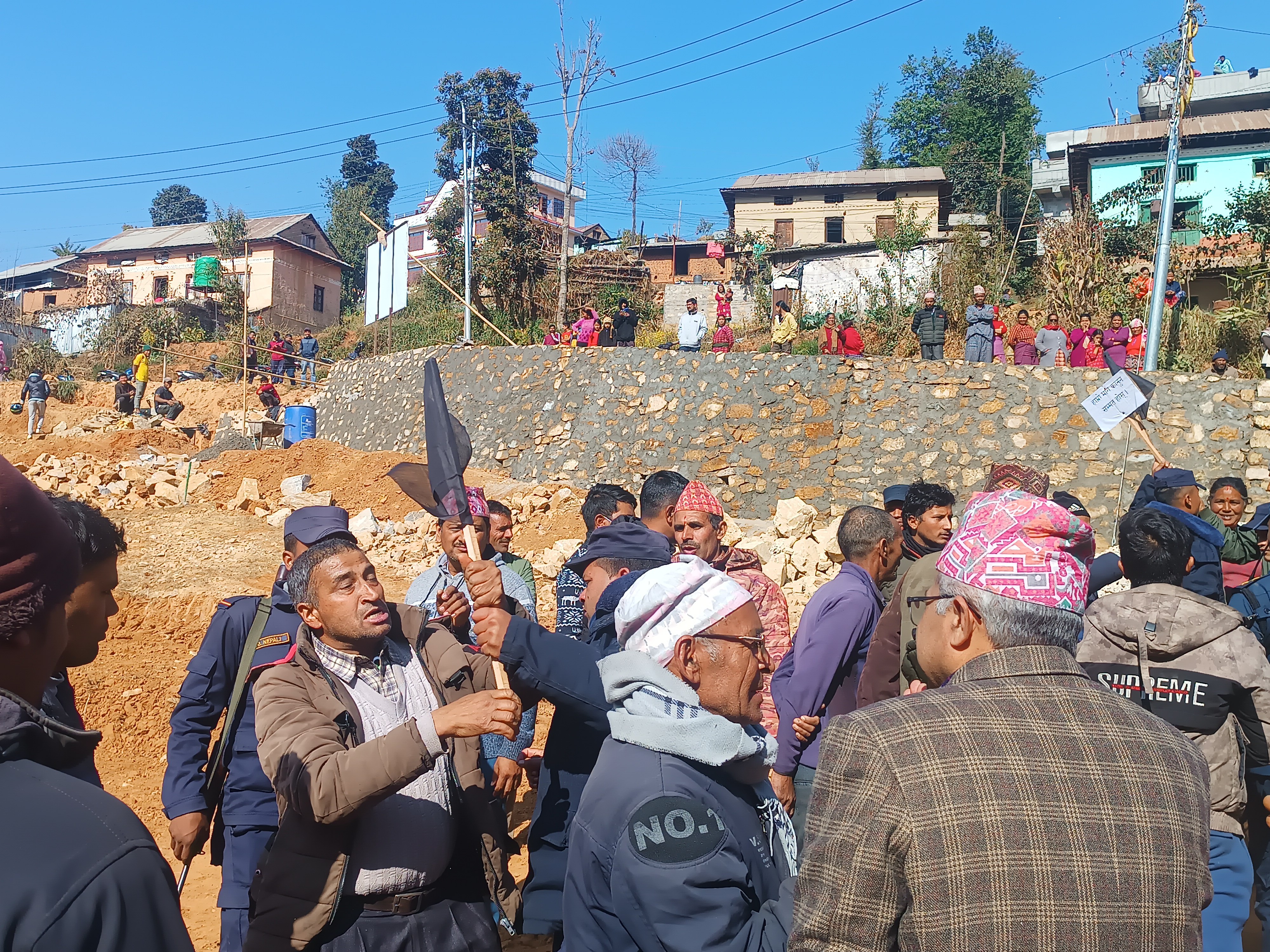 स्थानीय समुदायको सहमति विनै औषधि उद्योग खोल्न लागेको भन्दै विरोध