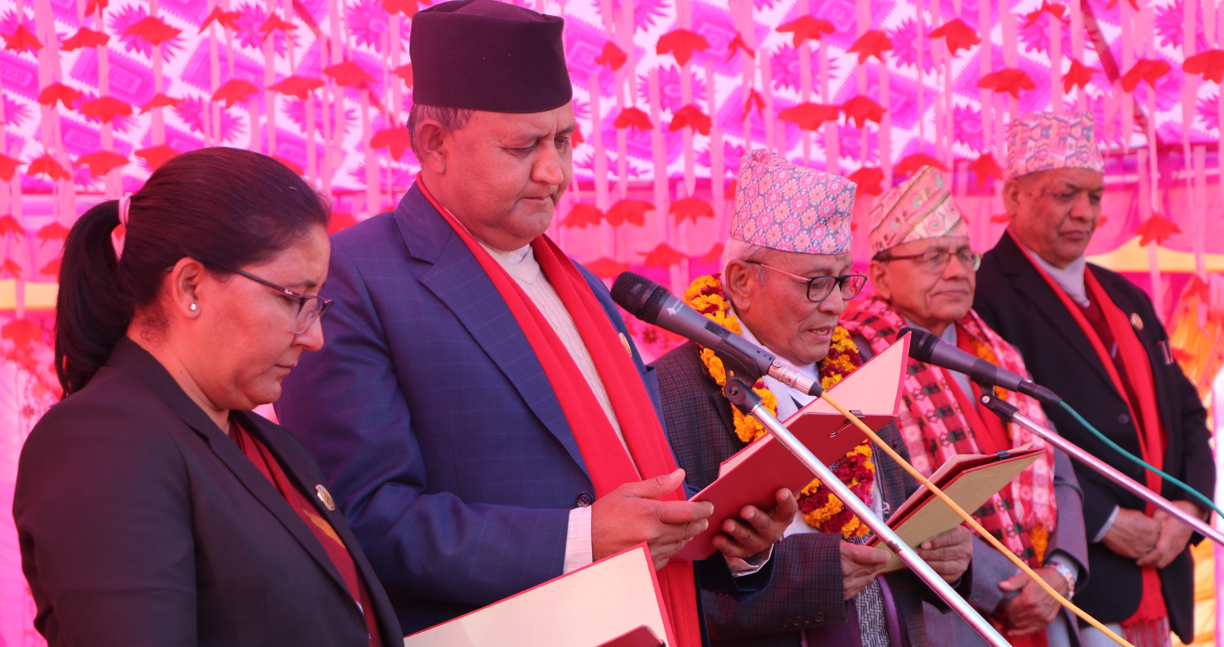 लुम्बिनी प्रदेशका नवनियुक्त मन्त्रीहरूले आज शपथ लिँदै