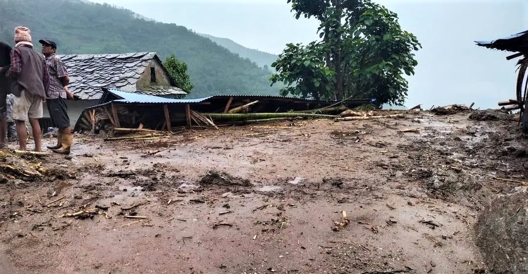 पहिरोमा पुरिएर एकै परिवारका चार जनाको मृत्यु