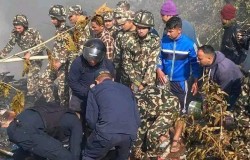 विमान दुर्घटनामा एकै घरका चार जनासहित पर्वतका १० जना