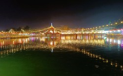 छठ पर्वको मुख्य दिन आज, अस्ताउँदो सूर्यलाई अर्घ्य दिइँदै