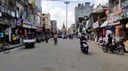 भारतीय बजारमा नेपालीको भीड, नेपाली व्यवसायी ग्राहक कुर्दै