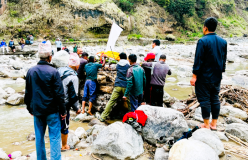 जलजला जिप दुर्घटनाः रुकुम पूर्वका एकै परिवारका ६ जनाको सामूहिक अन्त्येष्टि