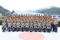 सशस्त्र प्रहरी महानिरीक्षक राजु अर्यालबाट दर्ज्यानी चिन्ह प्रदान  