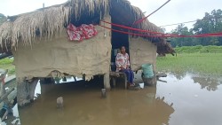 भारी वर्षा नहुँदै लम्कीचुहाको वादी बस्ती डुवानमा, बालबालिका उच्च जोखिममा