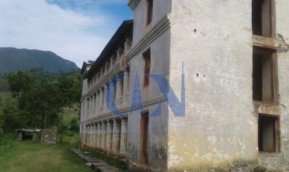 दरवार जीर्ण बन्दैः बझाङमा रहेको भोपुर दरवारमा मानवतावादी राजा जयपृथ्विबहादुर सि‌ंहका सन्तान बस्दै आएको स्थानीय बताउँछन् । तर अहिले दरवार संरक्षणका लागि पहल भएको देखिँदैन ।