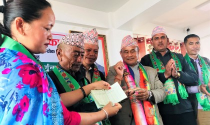 तेमाल गाउँपालिकाद्वारा एक सय एकल पुरुषलाई भत्ता वितरण