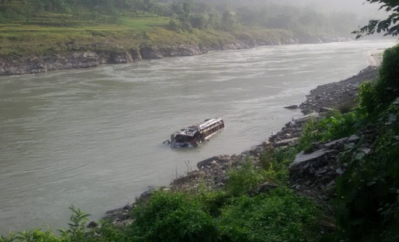 त्रिशुलीमा बस खस्दा मृत्यु हुनेको सङ्ख्या ९ पुग्यो