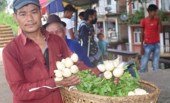 ग्राहक बटुल्दै ओख्रेनीको गान्टे मुला