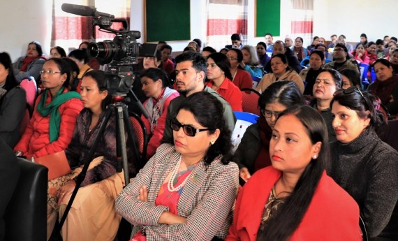 बैरेनी घोषणापत्र जारी गर्दै महिला रेडियोकर्मी भेला सकिँदै