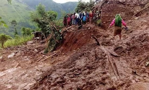 तनहुँ पहिरो अपडेट : ६ जनाकोे शव भेटियो, ५ जना अझै बेपत्ता