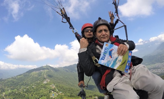 पोखराबाट प्याराग्लाइडिङ नहटाउनका लागि पहल गर्ने पर्यटनमन्त्रीको प्रतिबद्धता