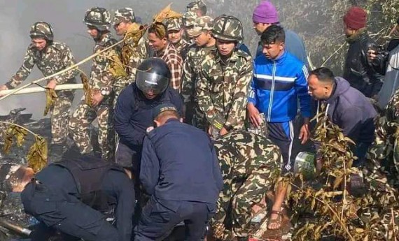 विमान दुर्घटनामा एकै घरका चार जनासहित पर्वतका १० जना