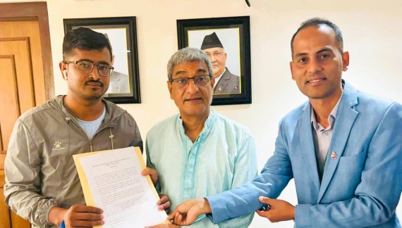 सञ्चार उद्मी हेमराज धितालका हत्यारालाई कार्वाहीको माग गर्दै गृहमन्त्री लेखकको ध्यानाकर्षण