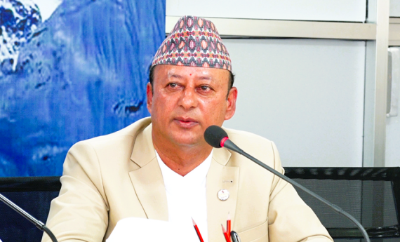 पूर्व मन्त्री दीपक खड्का बुढानीलकण्ठबाट पक्राउ