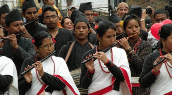 आजबाट नेपाल सम्वत् ११४६ सुरु, नेवार समुदाय म्हः पूजा गर्दै