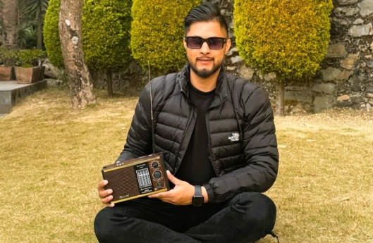 रेडियोप्रतिको सञ्जीवको भरोसाः रेडियो सुन्दै रेडियोसम्म