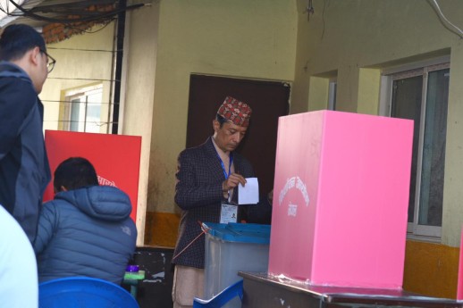 काठमौँलगायतका विभिन्न जिल्लामा बिहानैदेखि मतदान सुरु