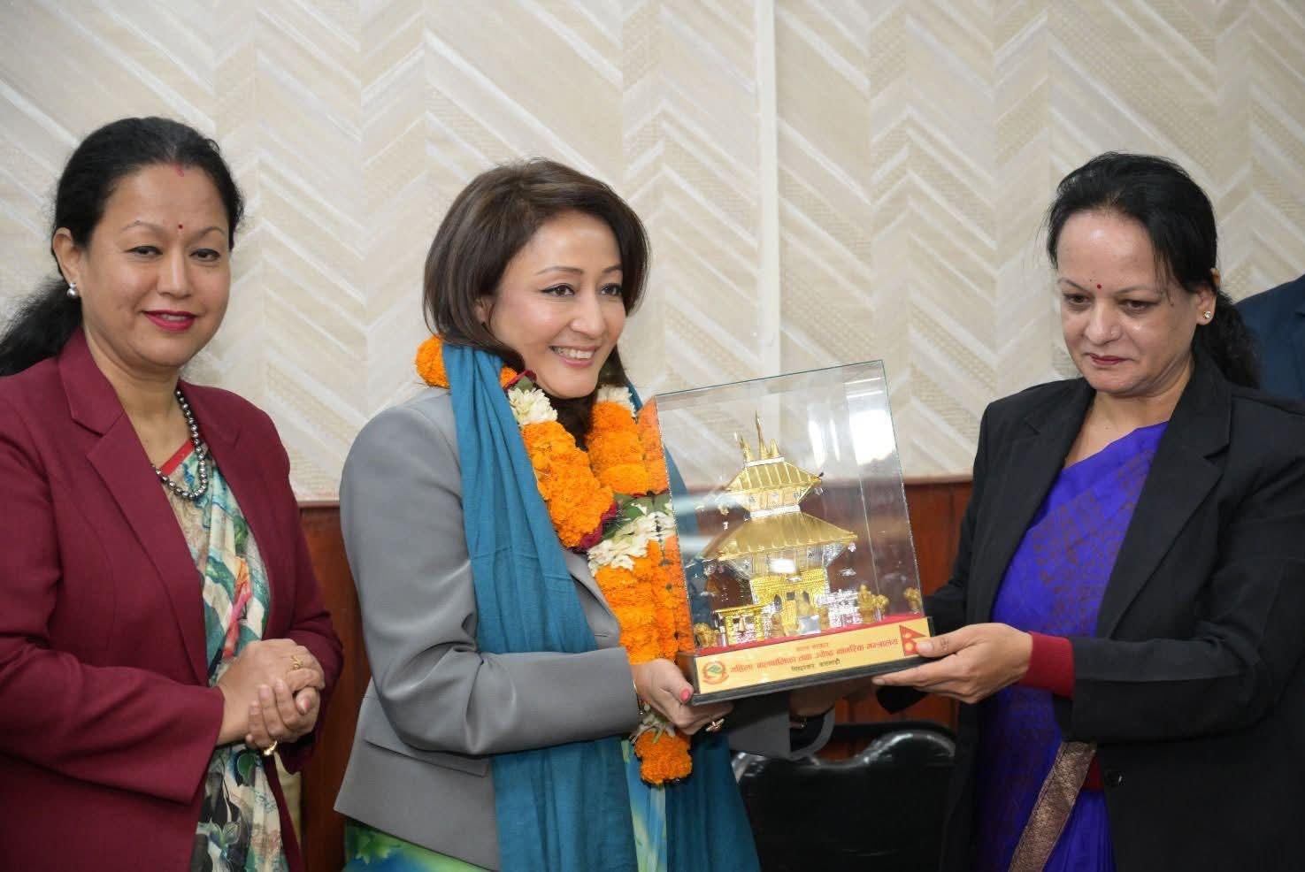 महिला बालबालिका तथा ज्येष्ठ नागरिक मन्त्री श्रेष्ठद्वारा सय दिने प्रगति विवरण सार्वजनिक