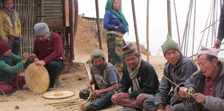 नाङ्लो बुनेर जिविको धानिएको गाउँ