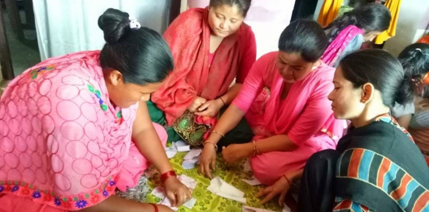 मनकामना टोलका महिलालाई प्याड बनाउने तालिम