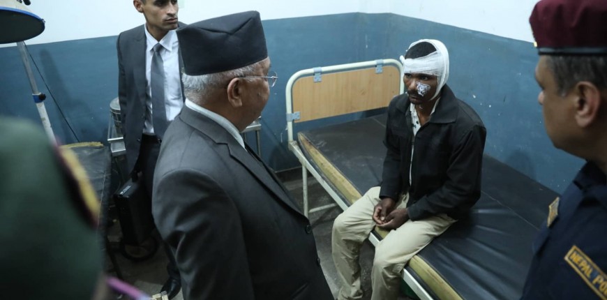 घाईतेहरुलाइ भेट्न प्रधानमन्त्री ओली बाराको कलैया अस्पतालमा