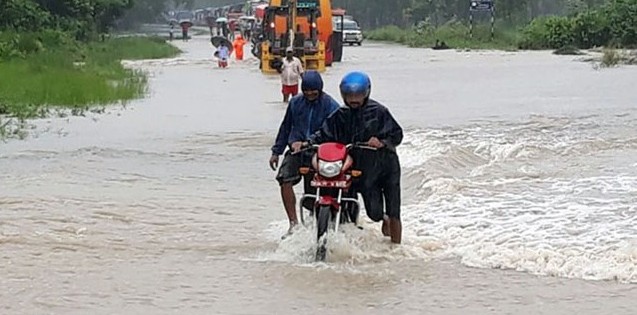 बाढी र पहिरोमा परी १७ जनाको मृत्यु