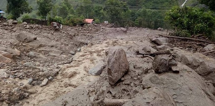 गाैरीकुण्ड पहिरोमा हराइरहेका ११ जना नेपाली मध्ये एकै परिवारका ७ जना