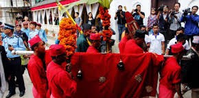 आज दशैको फूलपाती घरघरमा भित्रयाइदै