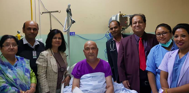 प्रधानमन्त्री ओलीको मिर्गौला प्रत्यारोपण सफल, अस्पताल बाहिर खुसीयाली