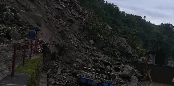 जलविद्युत् आयोजनामा पहिरो, मानव बस्ती समेत जोखिममा