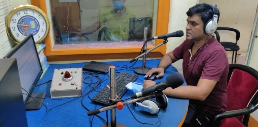 सङ्क्रमित रेडियोकर्मी सुरक्षित भएर सूचना दिंदै