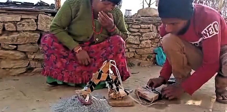 अछामको दुर्गम गाउँमा विद्यार्थीले बनाए डोजर र गाडी !